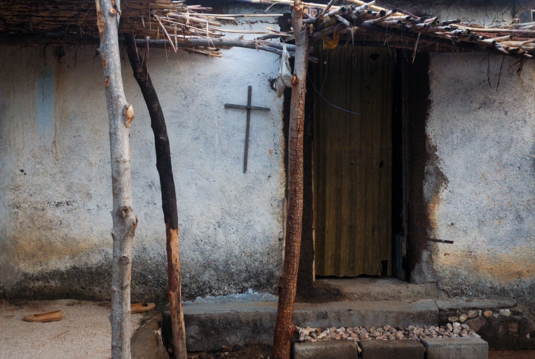 Gunmen kidnap 5 priests, nun and churchgoers after setting fire to church