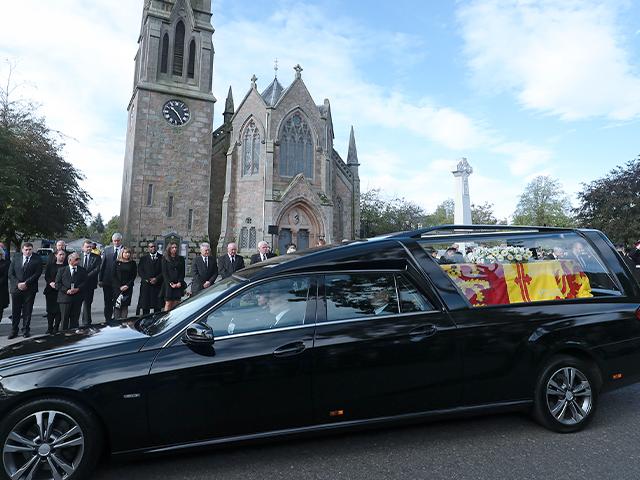 Queen Elizabeth Makes Final Journey Through Scotland ￼